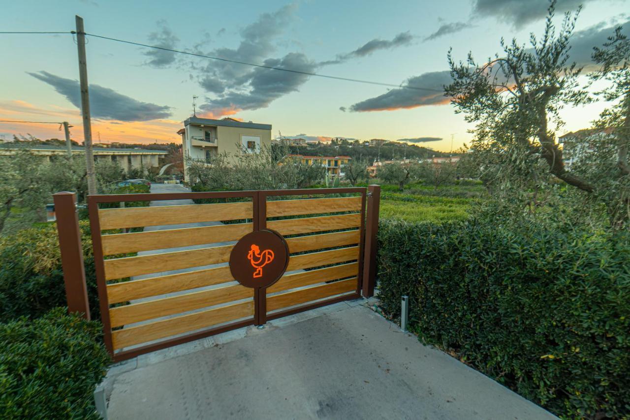 Il Gallo Con Gli Stivali Termoli Buitenkant foto